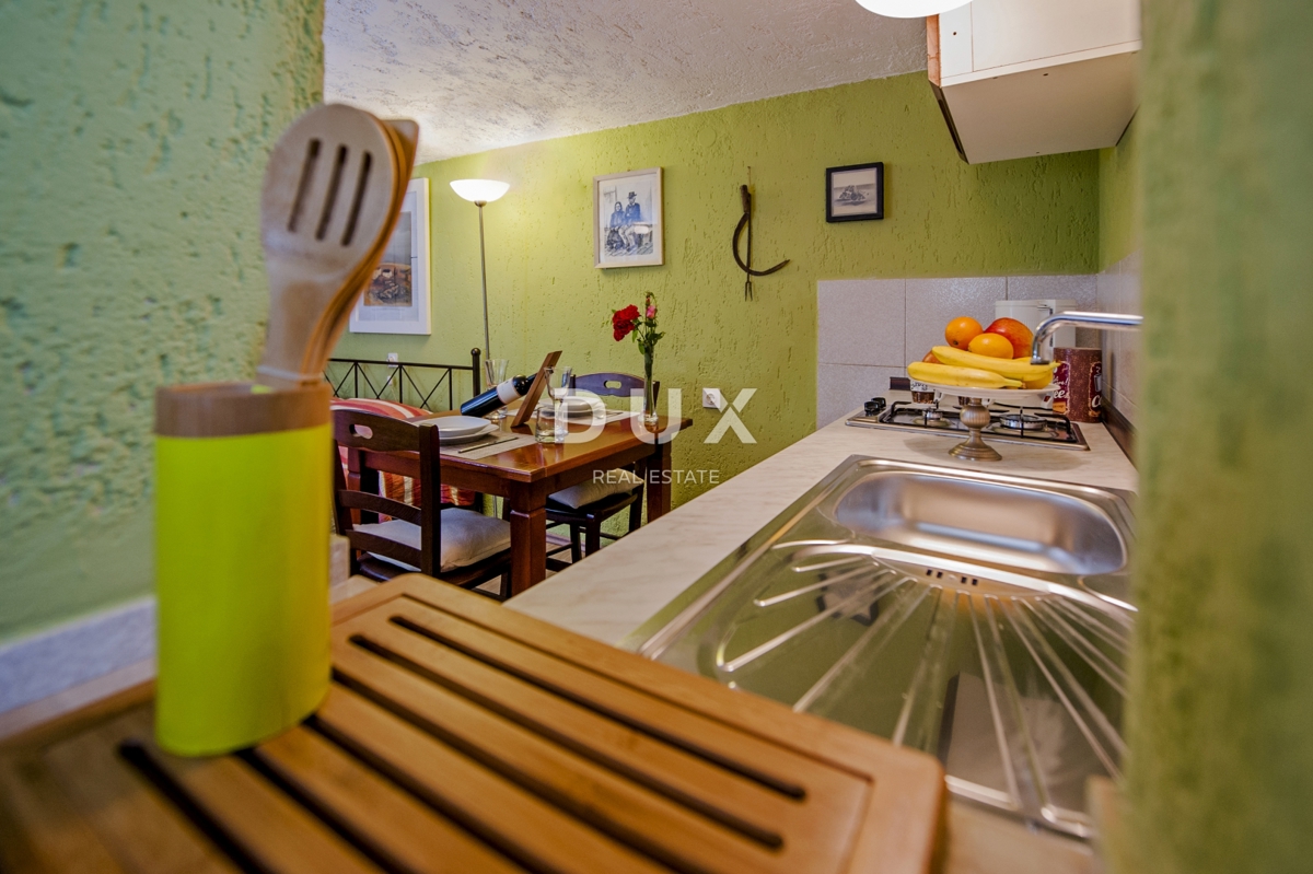 ISTRIA, ROVIGNO - Casa con appartamenti con un bellissimo giardino