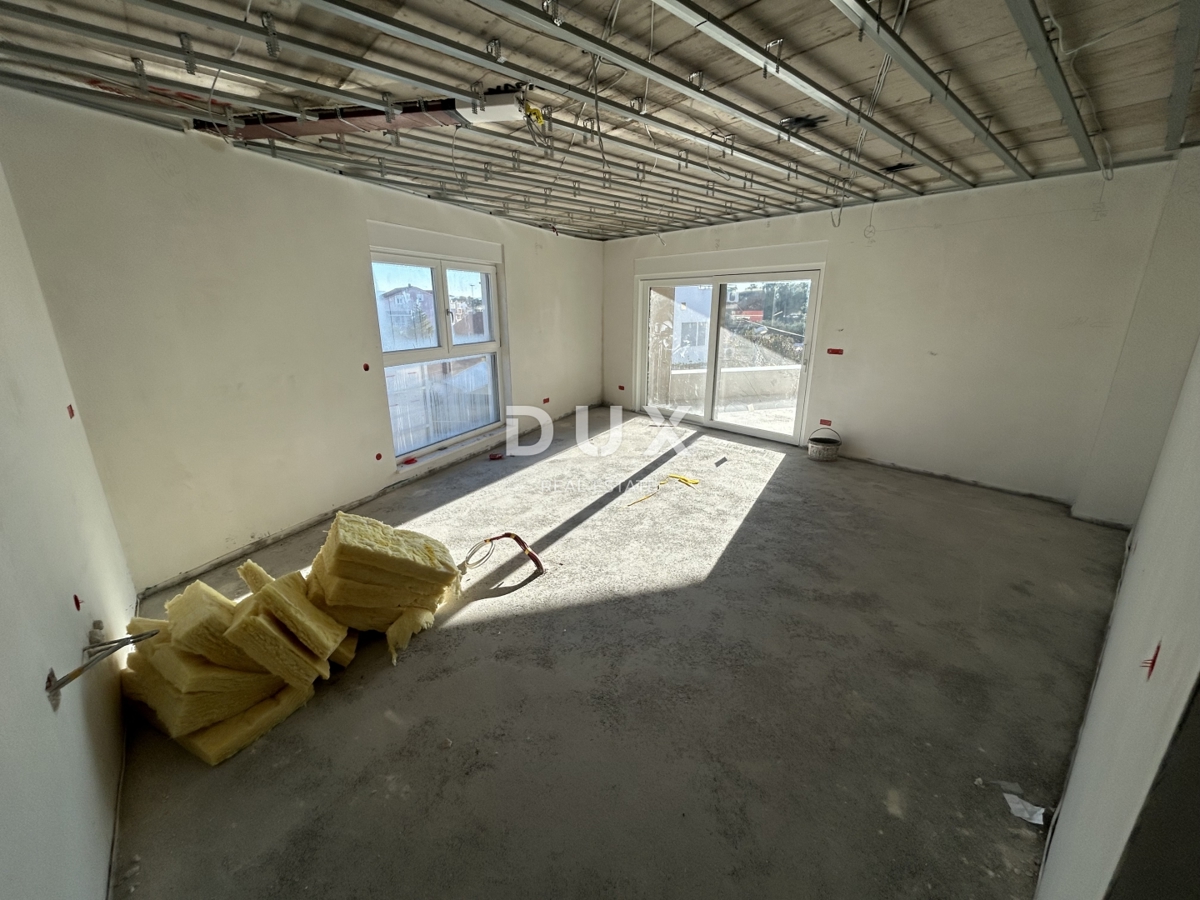 SEBENICO, VODICE – Nuovo edificio, ascensore, vista mare, a un minuto dalla spiaggia