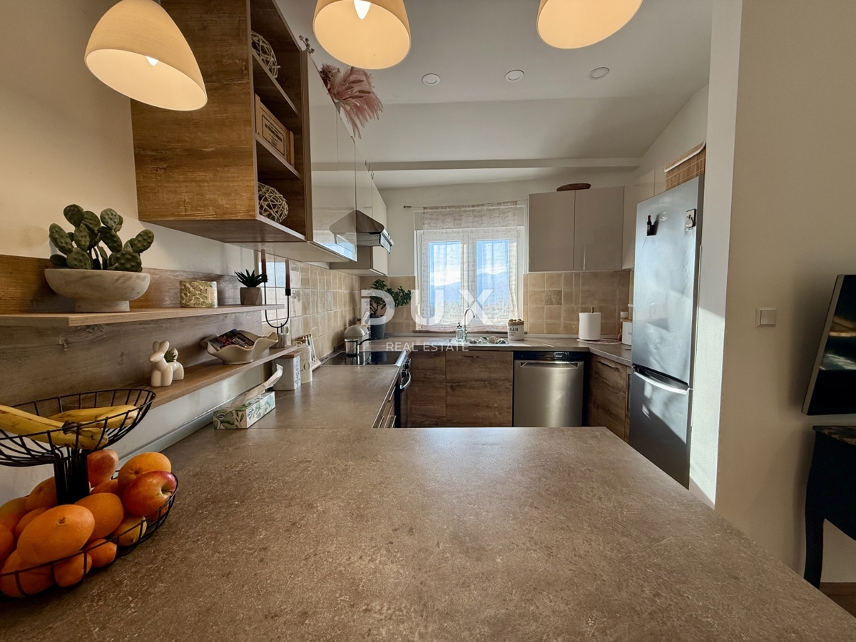 RIJEKA, GORNJI ZAMET - Appartamento con 3 camere da letto completamente ristrutturato di recente con vista mare!