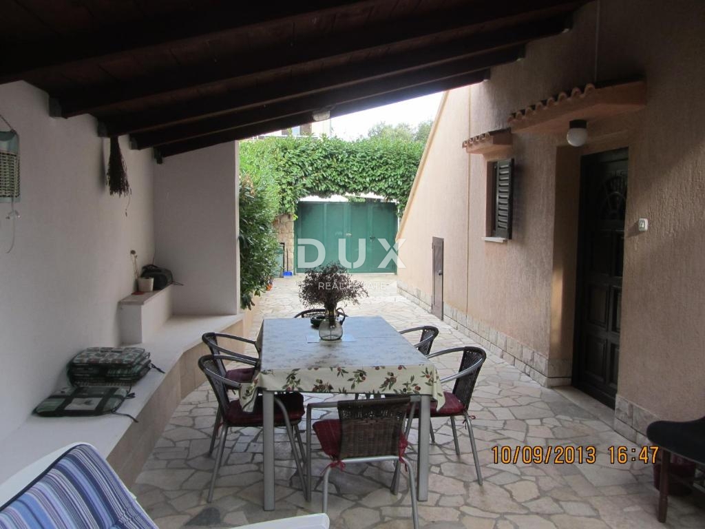 MALI LOŠINJ, ARTATORE - Casa con tre appartamenti e sviluppo turistico