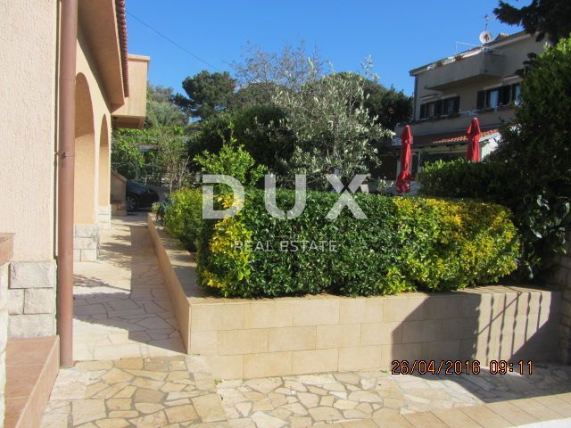 MALI LOŠINJ, ARTATORE - Casa con tre appartamenti e sviluppo turistico