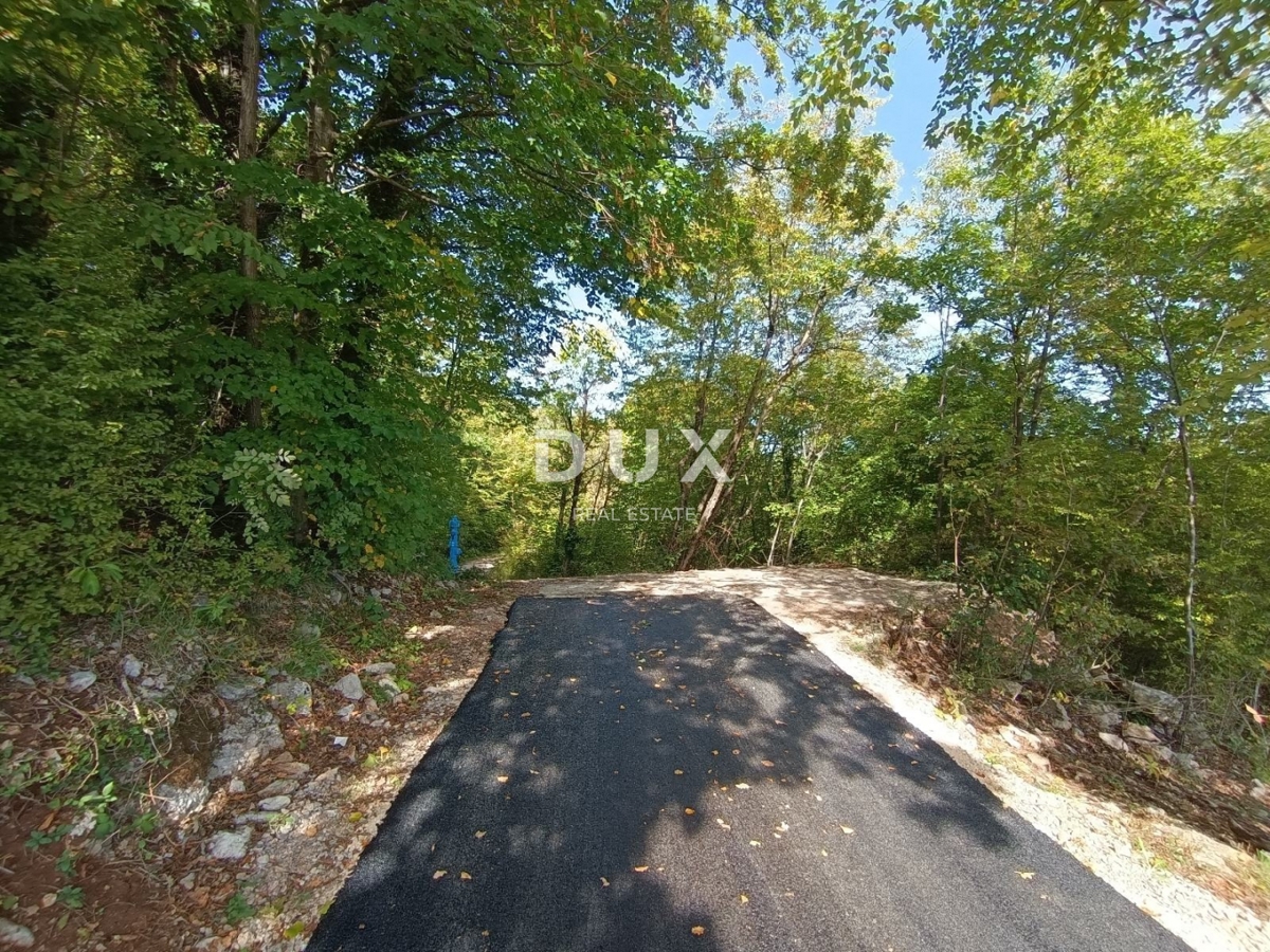 OPATIJA, BREGI - terreno edificabile di 6432 m2 (area edificabile 2355 m² e area agricola 4077 m²) con vista panoramica sul mare