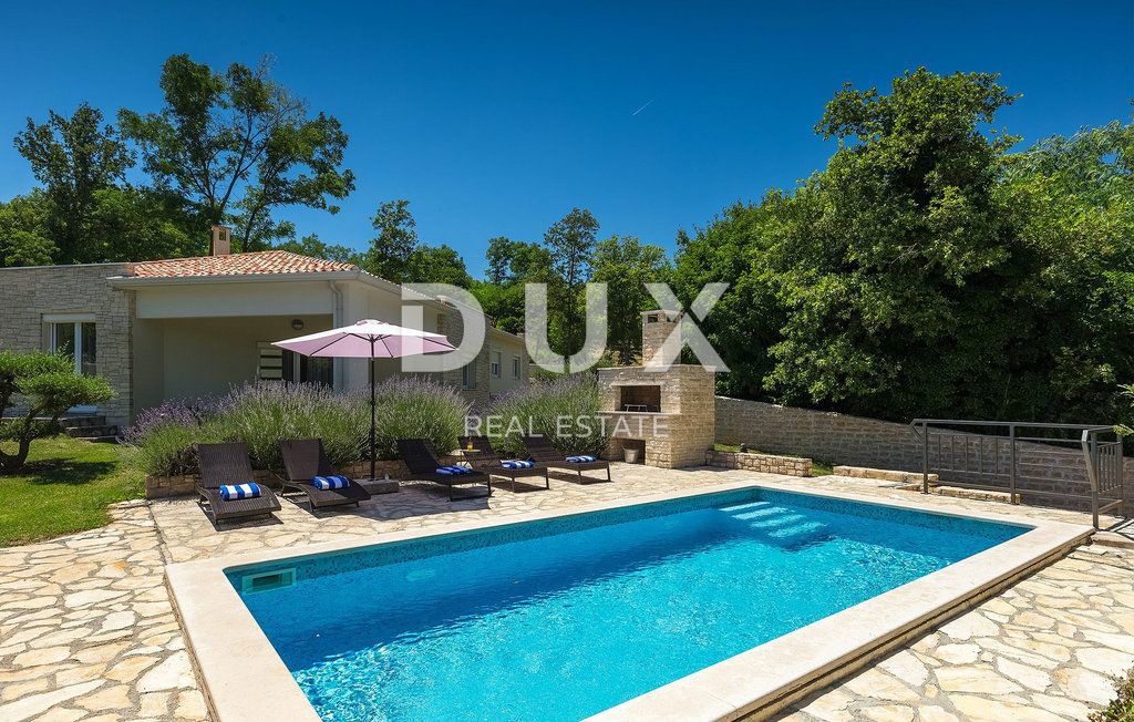 ISTRIA, ALBONA - Casa con piscina su ampio terreno e completa privacy