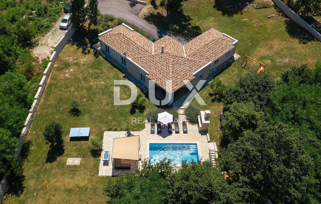 ISTRIA, ALBONA - Casa con piscina su ampio terreno e completa privacy