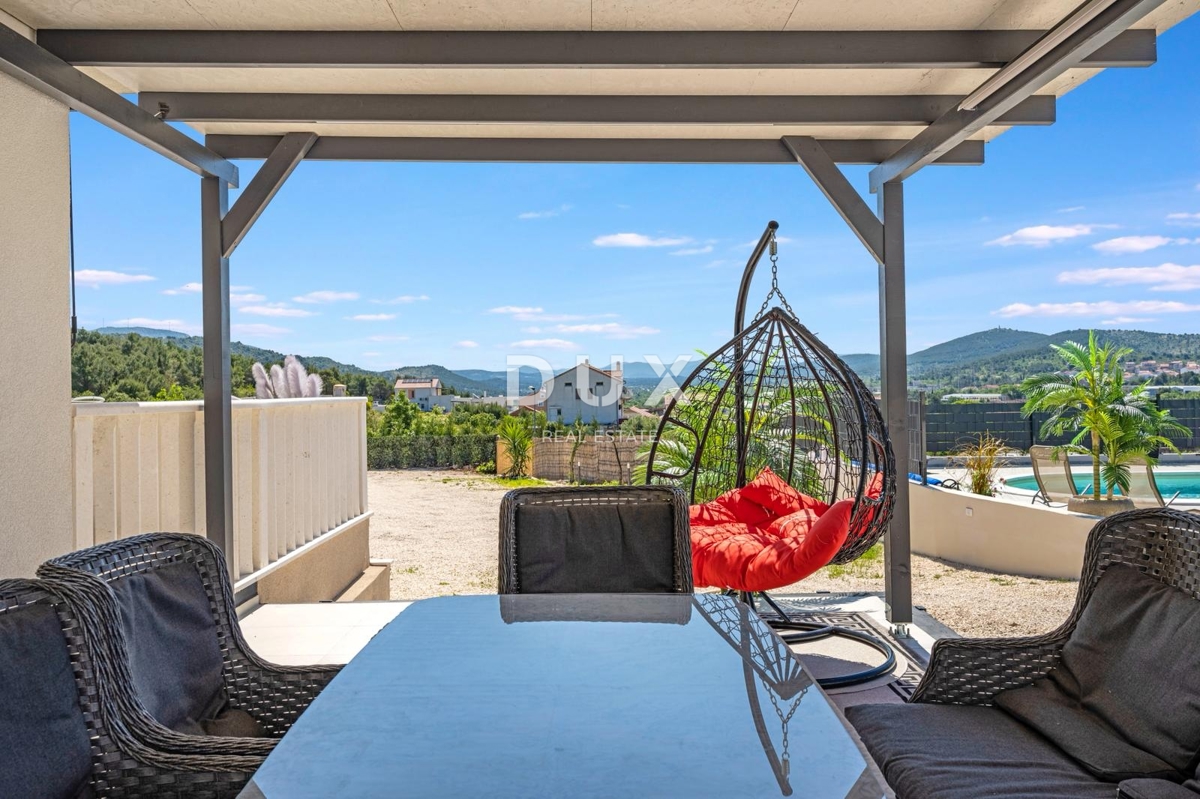 ŠIBENIK, BILICE – Casa moderna con 2 terrazze e giardino paesaggistico