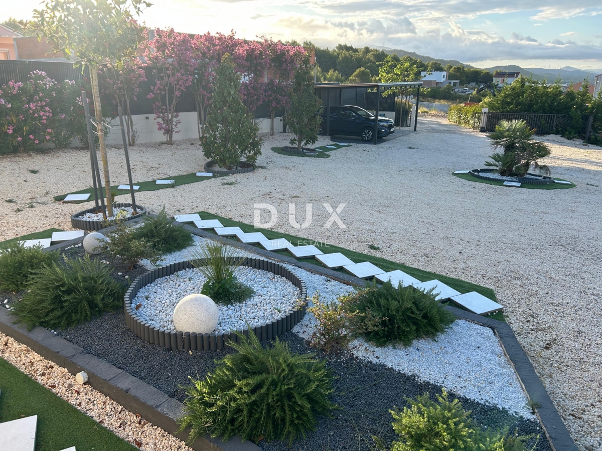 ŠIBENIK, BILICE – Casa moderna con 2 terrazze e giardino paesaggistico