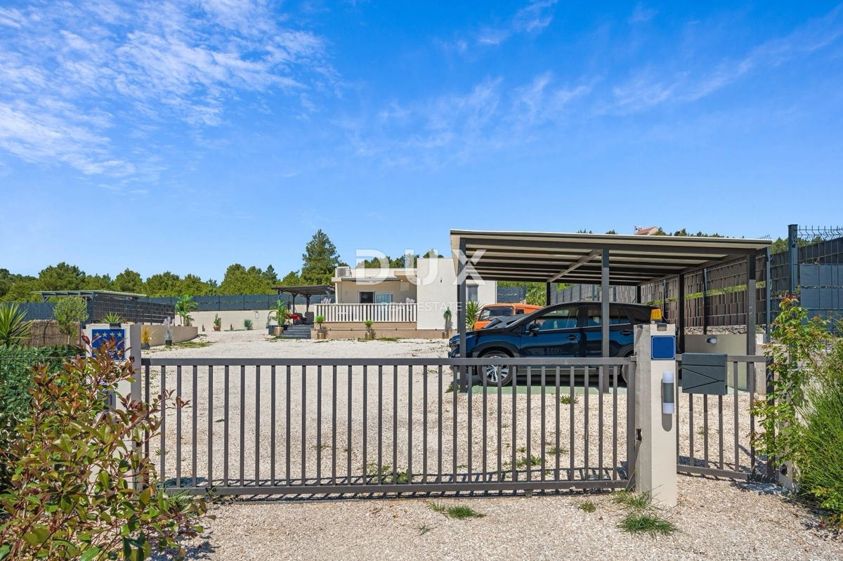 ŠIBENIK, BILICE – Casa moderna con 2 terrazze e giardino paesaggistico