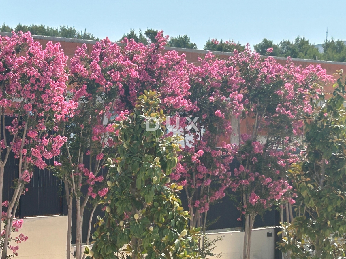 ŠIBENIK, BILICE – Casa moderna con 2 terrazze e giardino paesaggistico