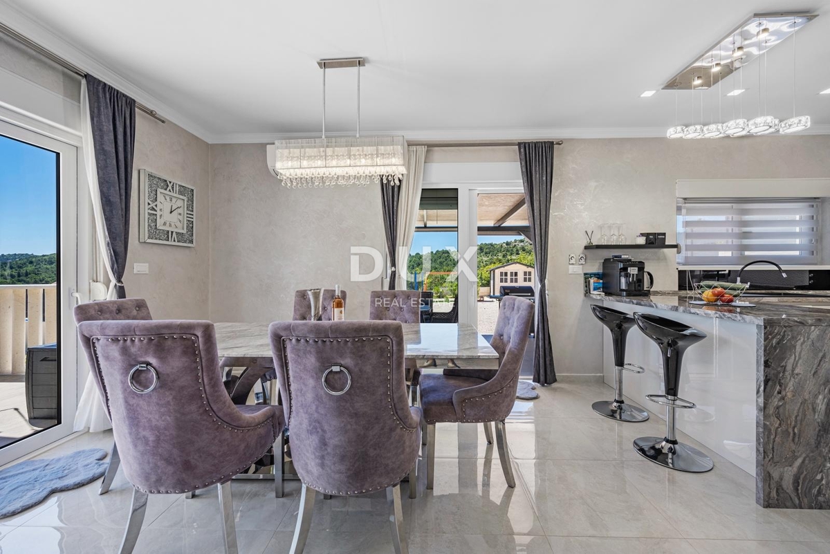 ŠIBENIK, BILICE – Casa moderna con 2 terrazze e giardino paesaggistico