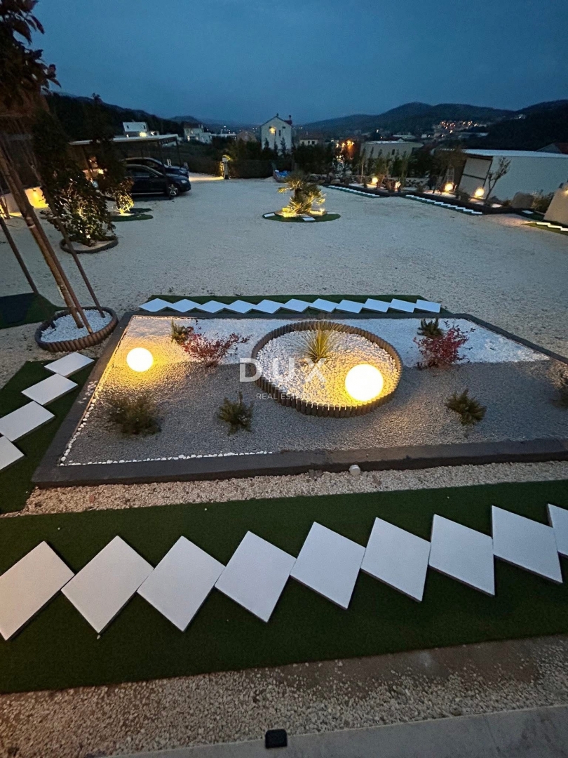 ŠIBENIK, BILICE – Casa moderna con 2 terrazze e giardino paesaggistico