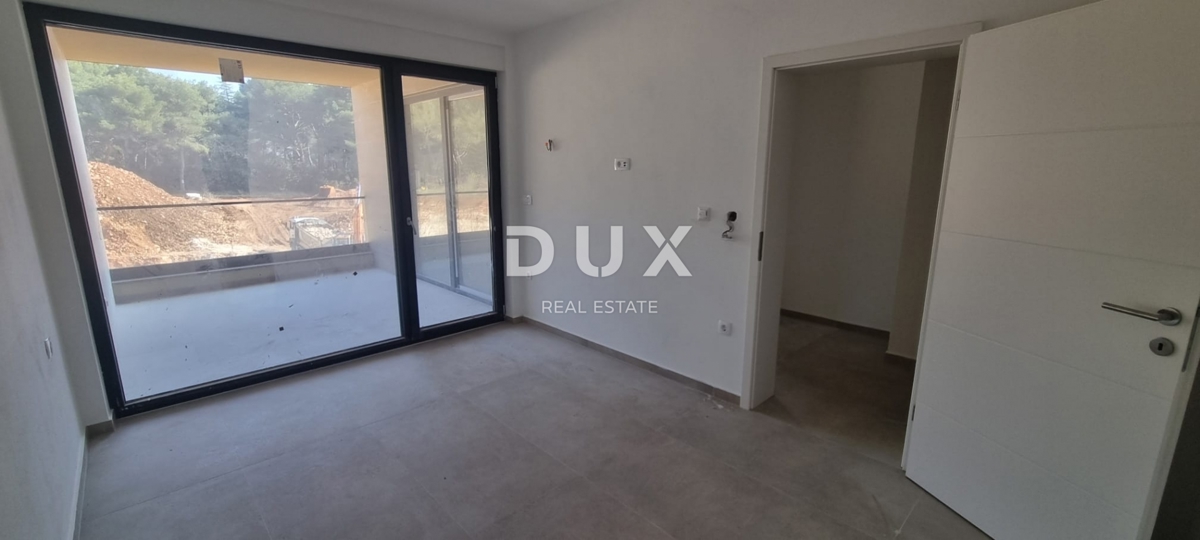 ISTRIA, POLA - Nuovo edificio moderno in un'ottima posizione!