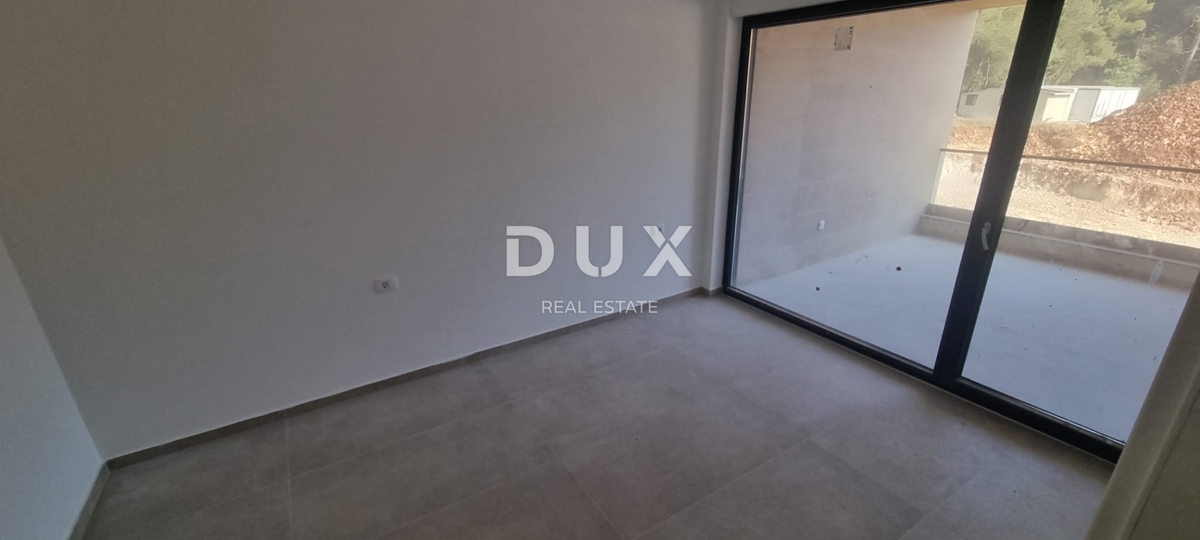 ISTRIA, POLA - Nuovo edificio moderno in un'ottima posizione!