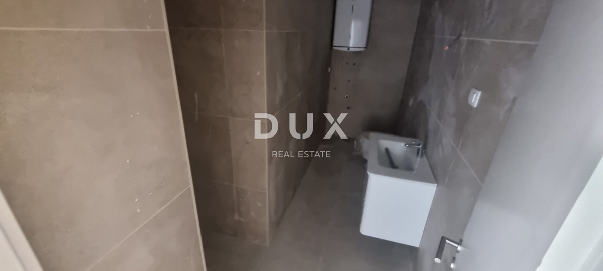 ISTRIA, POLA - Nuovo edificio moderno in un'ottima posizione!