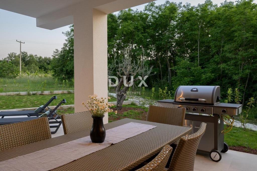 ISTRIA, ROVIGNO - Nuova casa moderna a un piano situata in un ambiente tranquillo