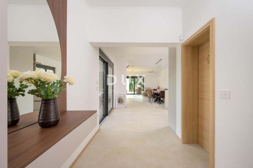 ISTRIA, ROVIGNO - Nuova casa moderna a un piano situata in un ambiente tranquillo