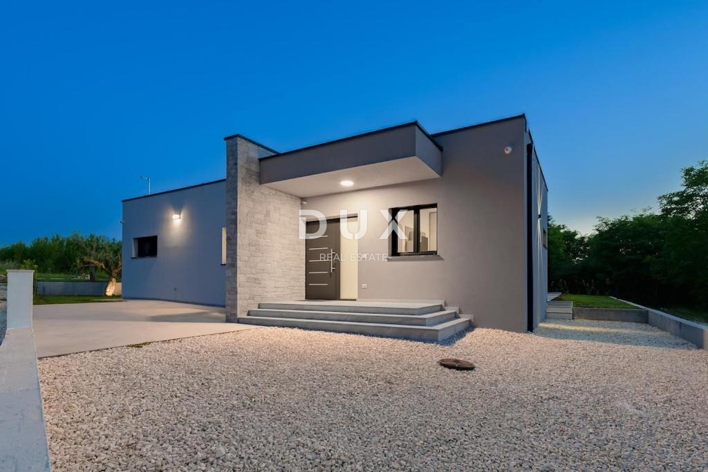 ISTRIA, ROVIGNO - Nuova casa moderna a un piano situata in un ambiente tranquillo