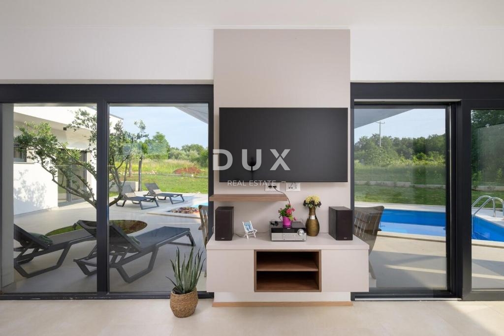 ISTRIA, ROVIGNO - Nuova casa moderna a un piano situata in un ambiente tranquillo