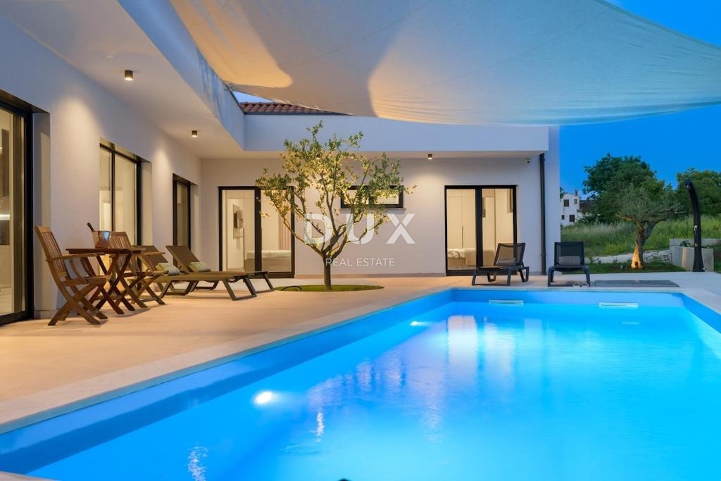 ISTRIA, ROVIGNO - Nuova casa moderna a un piano situata in un ambiente tranquillo