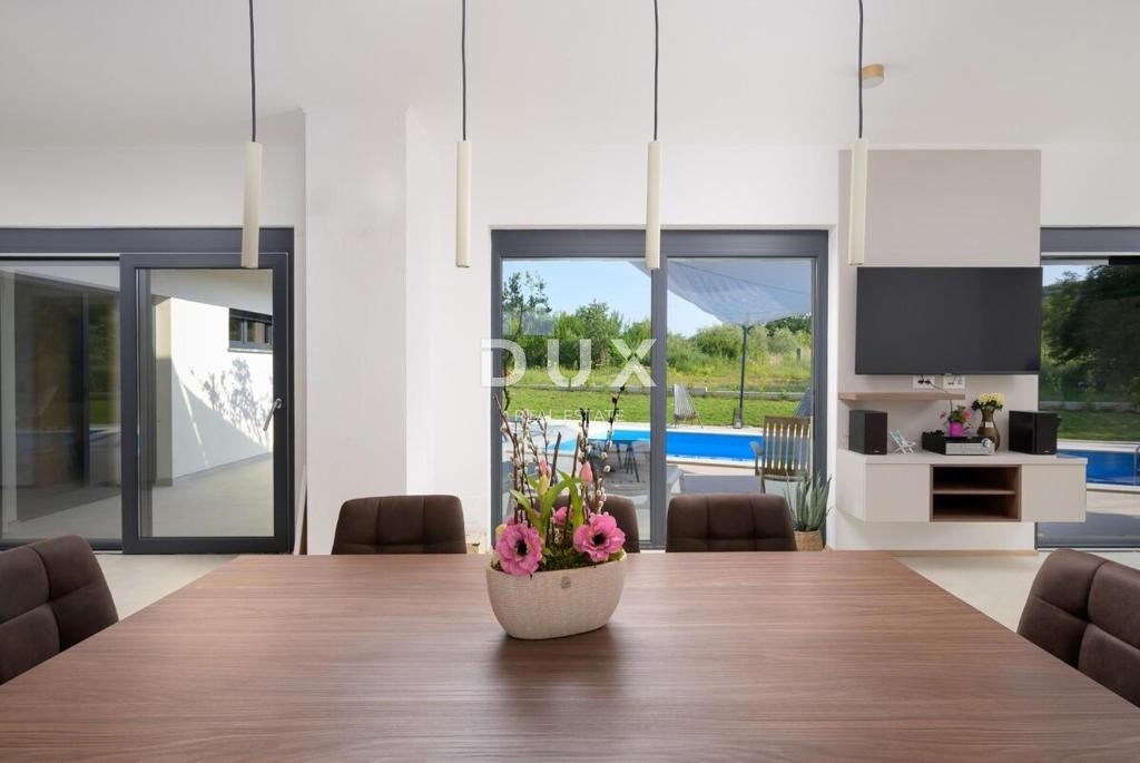 ISTRIA, ROVIGNO - Nuova casa moderna a un piano situata in un ambiente tranquillo