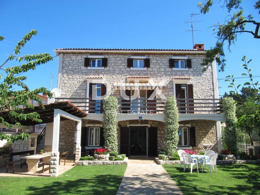 ISTRIA, UMAG - Bellezza di pietra prima fila al mare