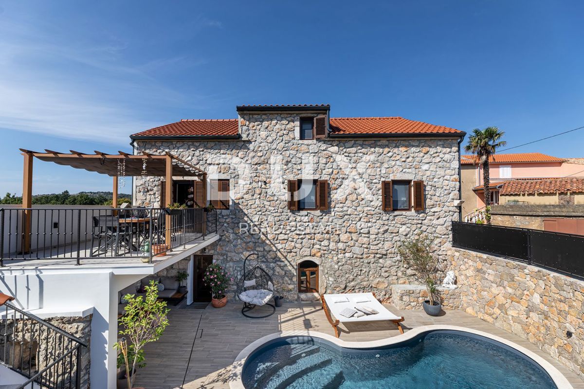 Isola di Krk - Lussuosa villa in pietra con piscina