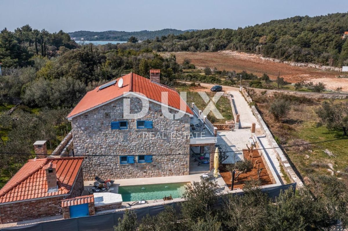 ISOLA DI PAŠMAN, ŽDRELAC - Lussuosa villa in pietra con piscina sul mare