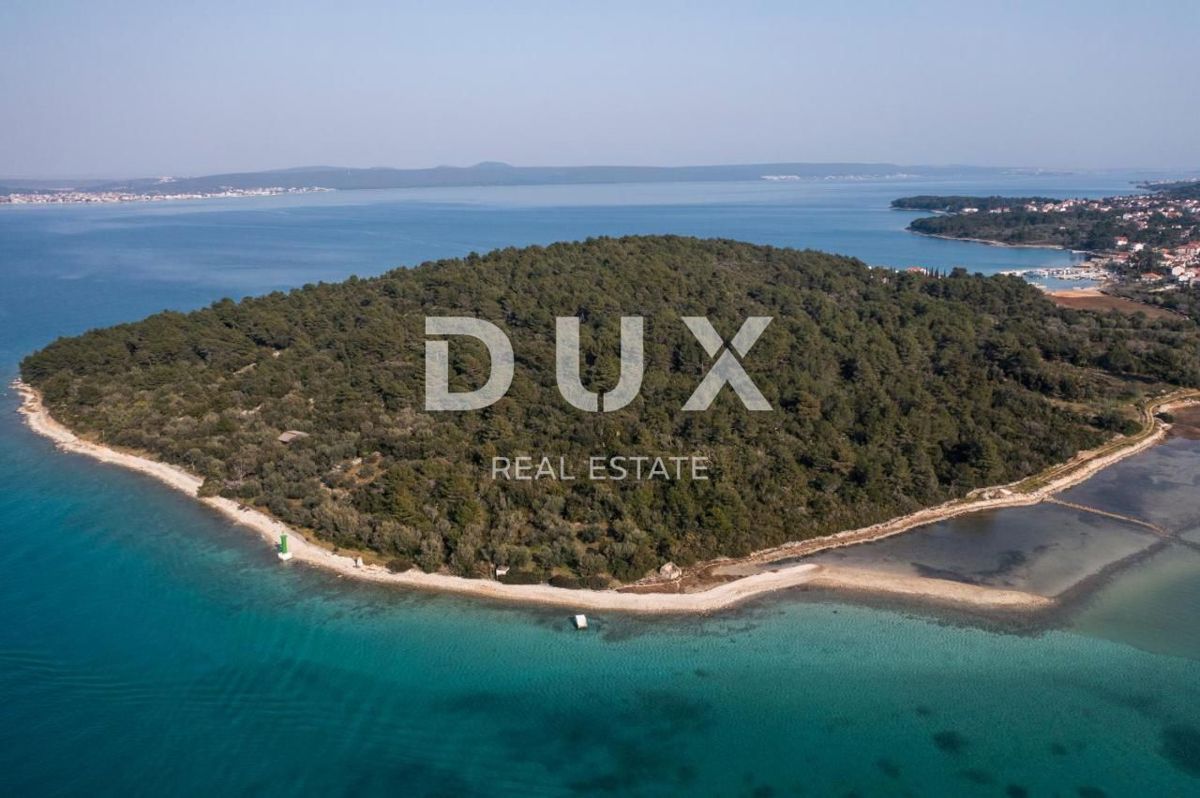 ISOLA DI PAŠMAN, ŽDRELAC - Lussuosa villa in pietra con piscina sul mare