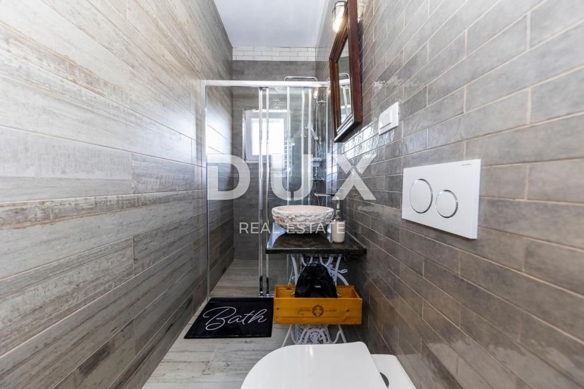 ISOLA DI PAŠMAN, ŽDRELAC - Lussuosa villa in pietra con piscina sul mare