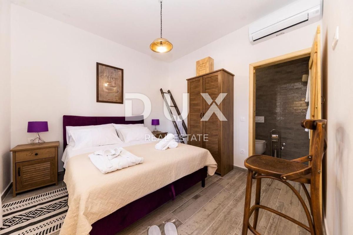 ISOLA DI PAŠMAN, ŽDRELAC - Lussuosa villa in pietra con piscina sul mare