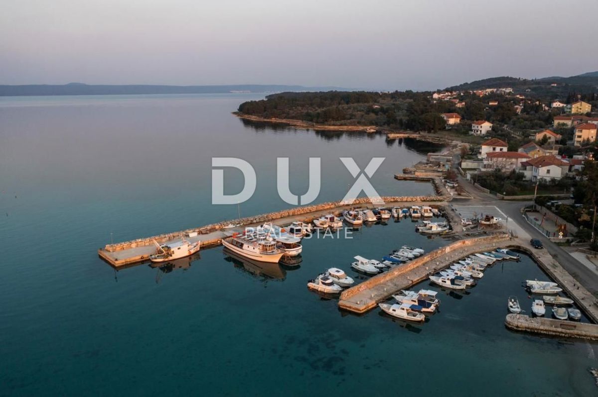 ISOLA DI PAŠMAN, ŽDRELAC - Lussuosa villa in pietra con piscina sul mare