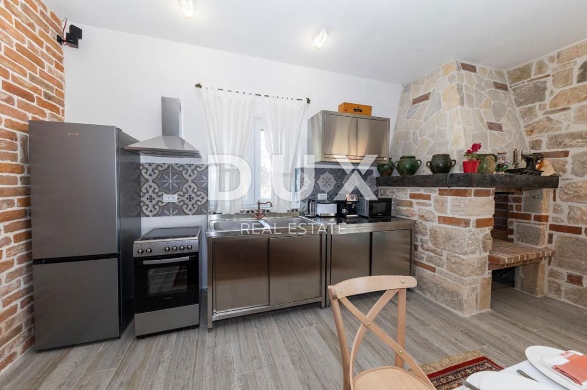 ISOLA DI PAŠMAN, ŽDRELAC - Lussuosa villa in pietra con piscina sul mare