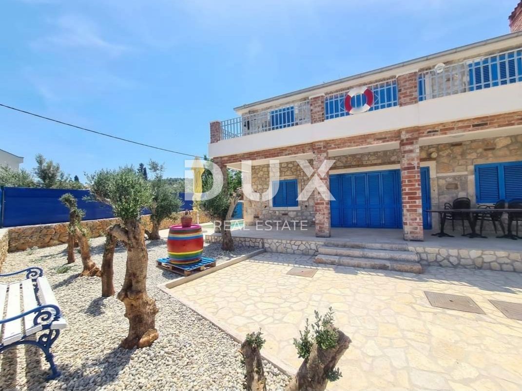 ISOLA DI PAŠMAN, ŽDRELAC - Lussuosa villa in pietra con piscina sul mare