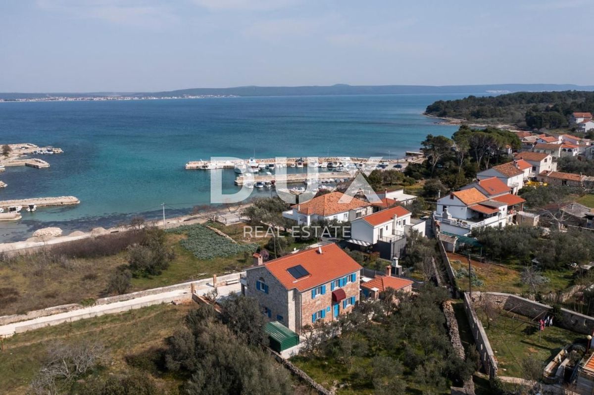 ISOLA DI PAŠMAN, ŽDRELAC - Lussuosa villa in pietra con piscina sul mare