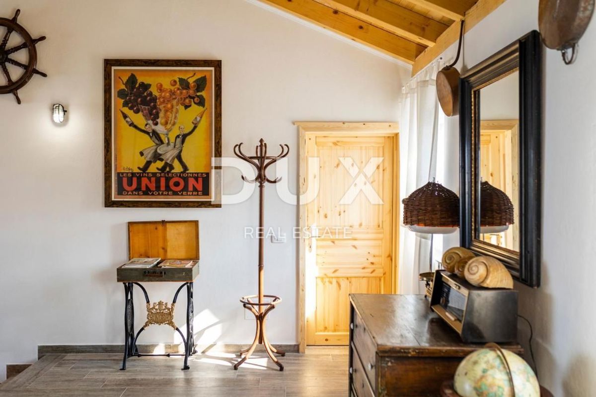 ISOLA DI PAŠMAN, ŽDRELAC - Lussuosa villa in pietra con piscina sul mare