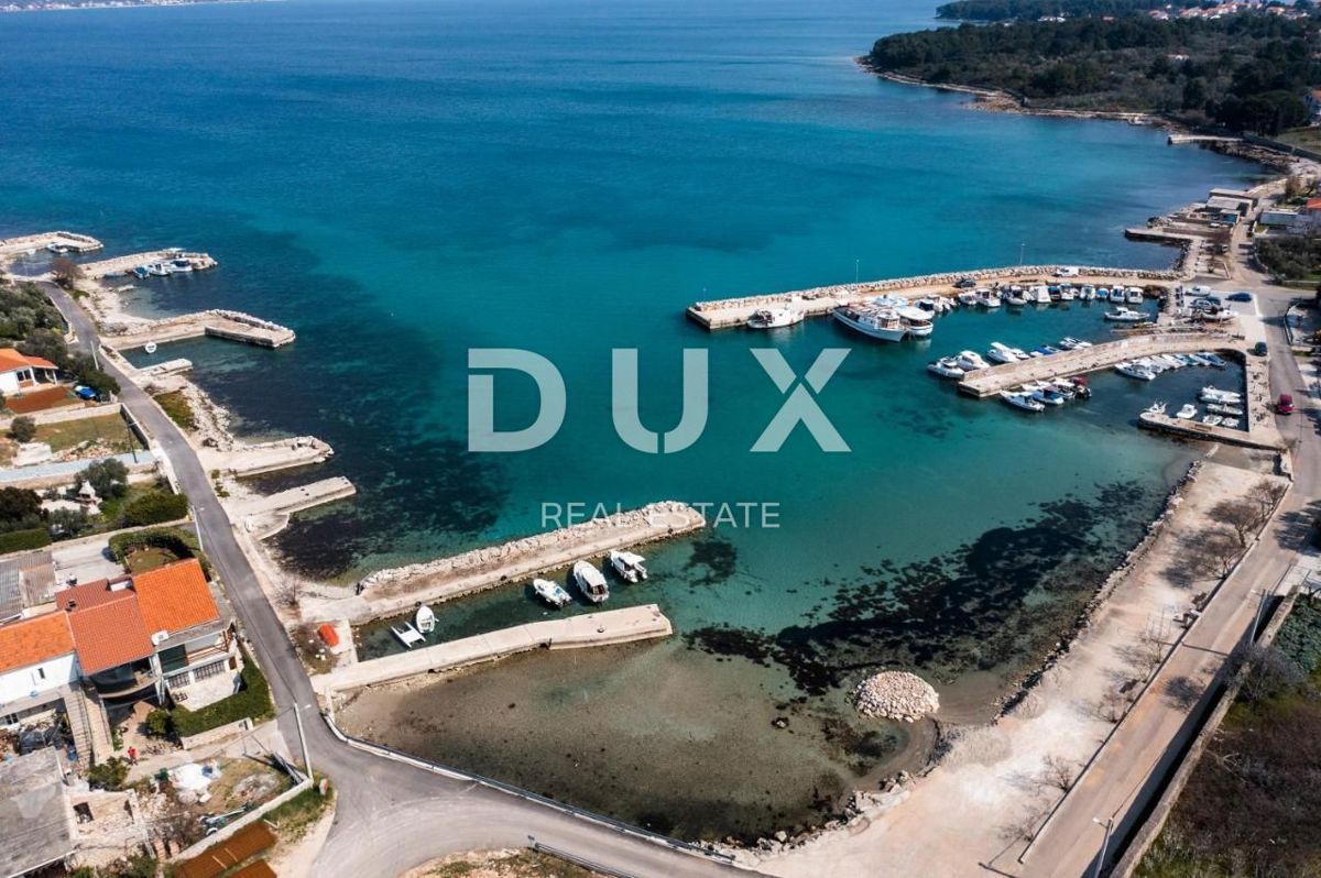 ISOLA DI PAŠMAN, ŽDRELAC - Lussuosa villa in pietra con piscina sul mare