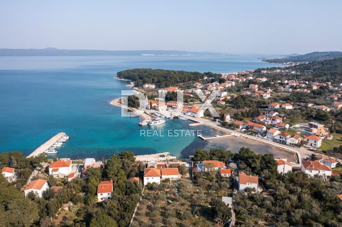 ISOLA DI PAŠMAN, ŽDRELAC - Lussuosa villa in pietra con piscina sul mare