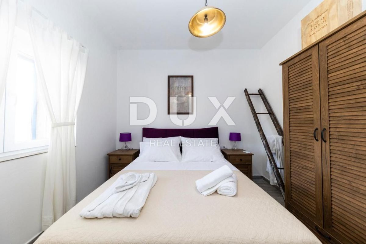 ISOLA DI PAŠMAN, ŽDRELAC - Lussuosa villa in pietra con piscina sul mare