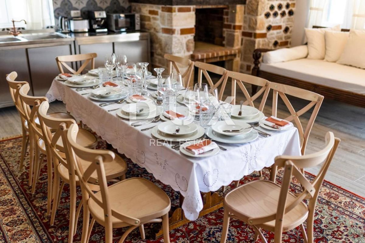 ISOLA DI PAŠMAN, ŽDRELAC - Lussuosa villa in pietra con piscina sul mare