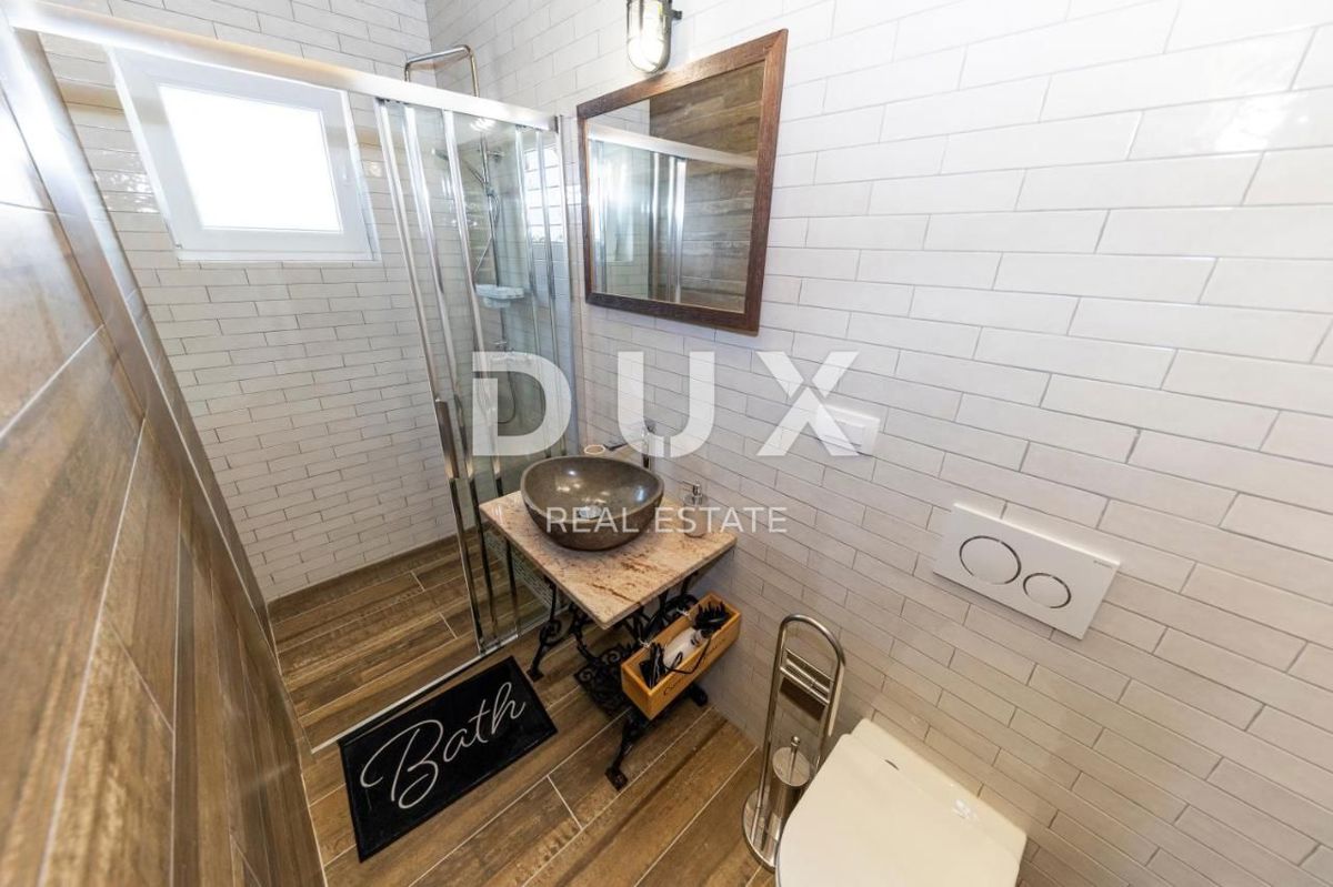 ISOLA DI PAŠMAN, ŽDRELAC - Lussuosa villa in pietra con piscina sul mare