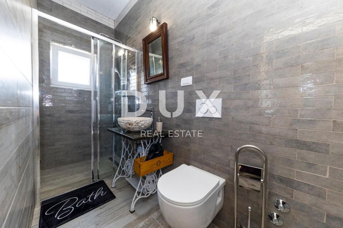 ISOLA DI PAŠMAN, ŽDRELAC - Lussuosa villa in pietra con piscina sul mare