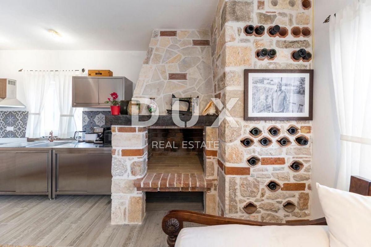 ISOLA DI PAŠMAN, ŽDRELAC - Lussuosa villa in pietra con piscina sul mare