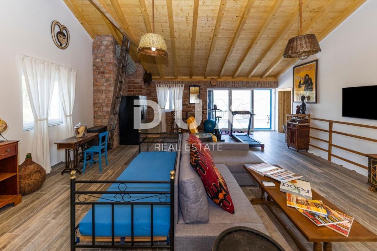 ISOLA DI PAŠMAN, ŽDRELAC - Lussuosa villa in pietra con piscina sul mare