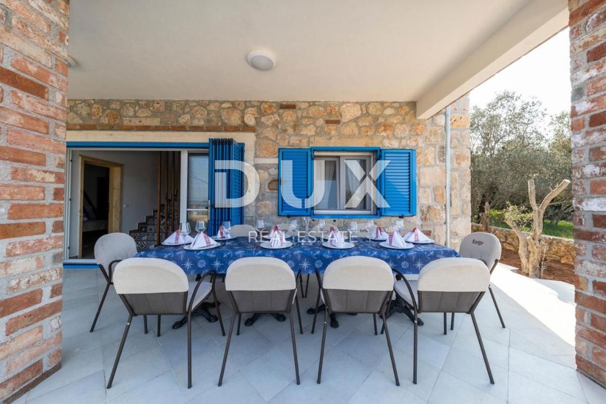 ISOLA DI PAŠMAN, ŽDRELAC - Lussuosa villa in pietra con piscina sul mare