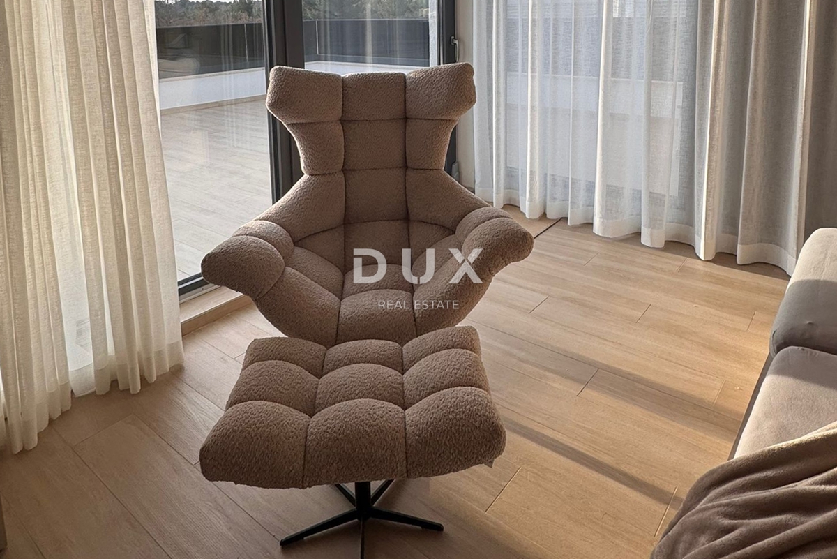 ISTRIA, POREČ - Casa bifamiliare moderna con piscina vicino a Parenzo