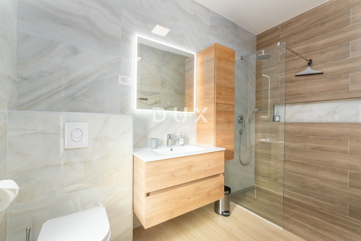 ISTRIA, POREČ - Casa bifamiliare moderna con piscina vicino a Parenzo