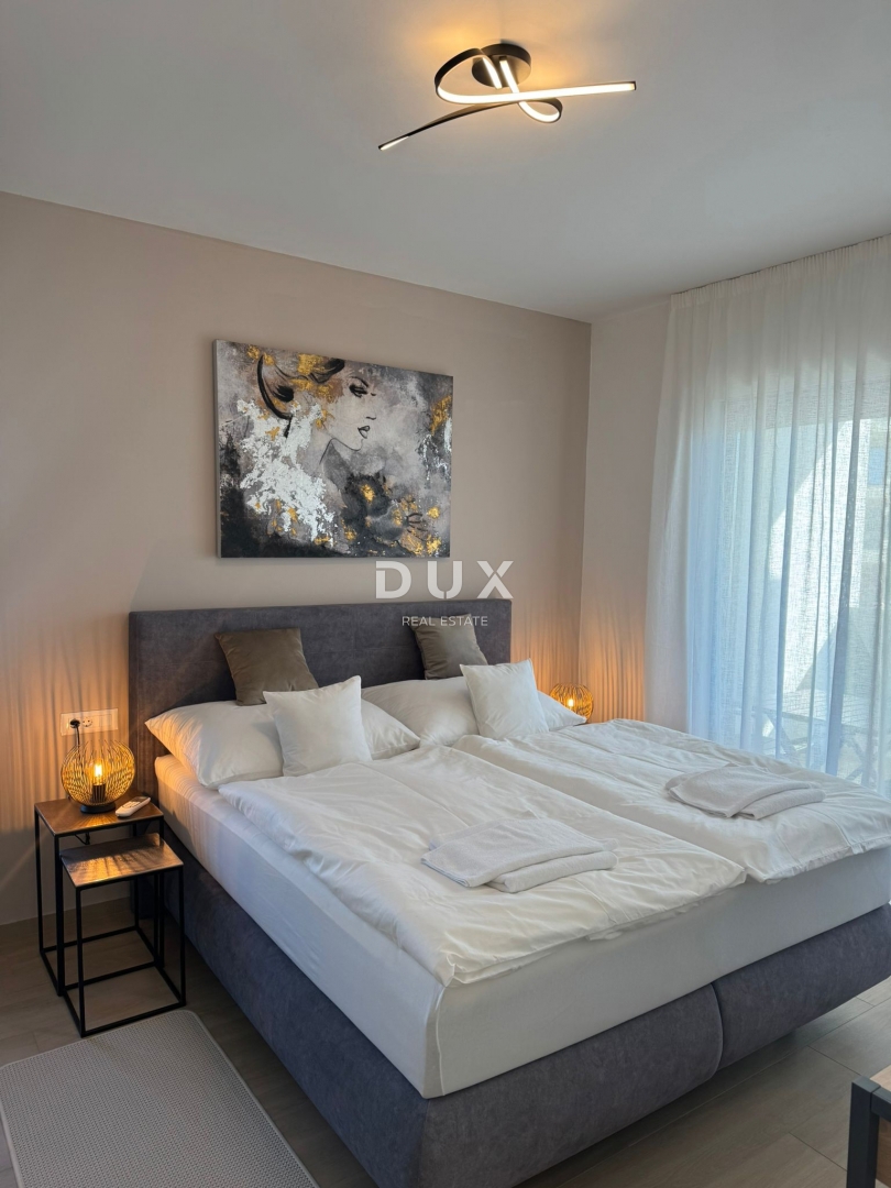 ISTRIA, POREČ - Casa bifamiliare moderna con piscina vicino a Parenzo