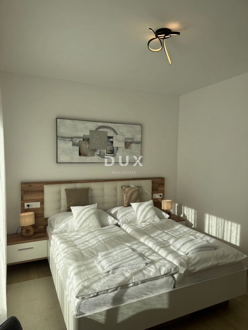 ISTRIA, POREČ - Casa bifamiliare moderna con piscina vicino a Parenzo