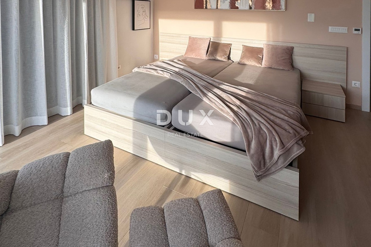 ISTRIA, POREČ - Casa bifamiliare moderna con piscina vicino a Parenzo