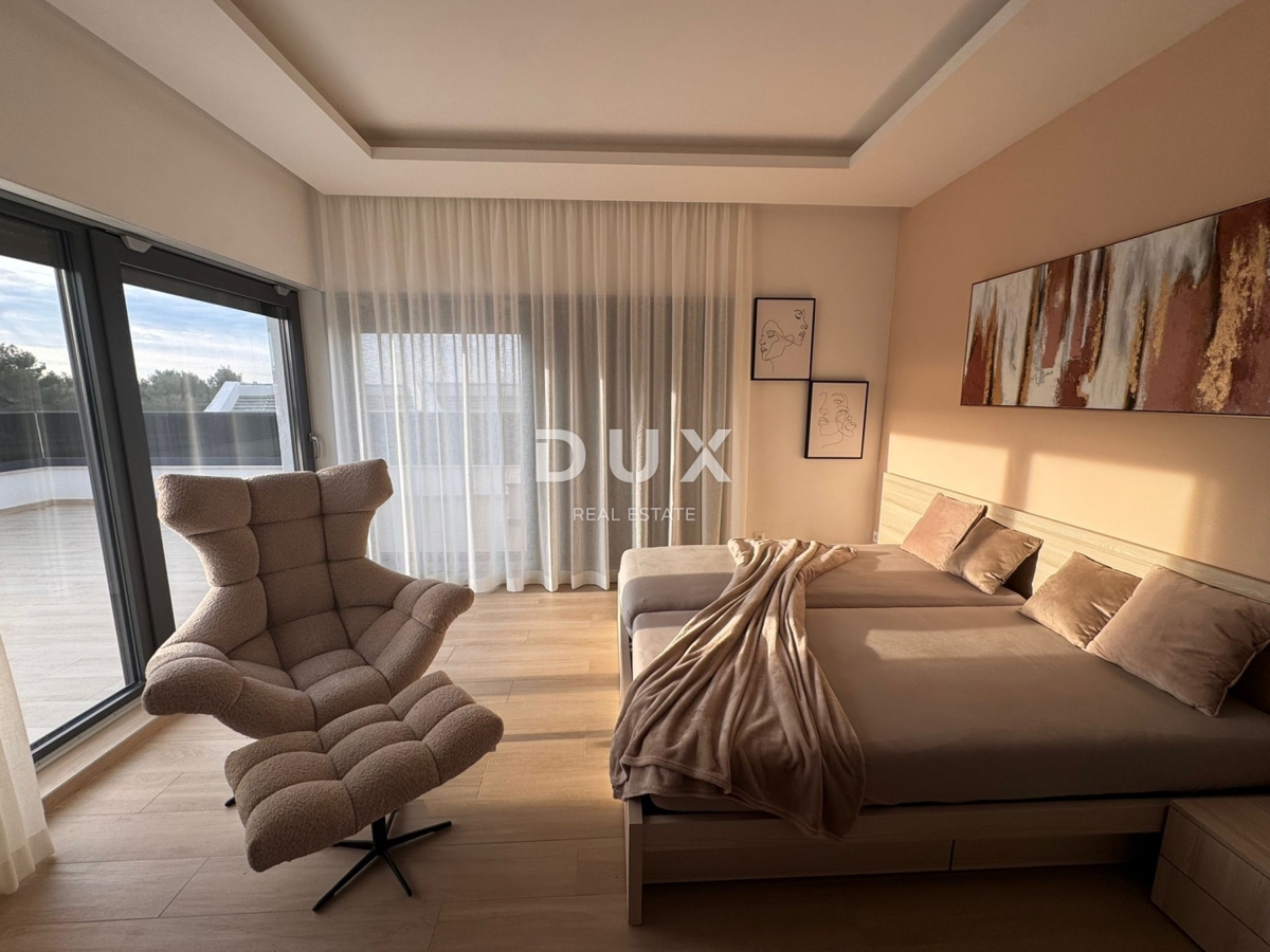 ISTRIA, POREČ - Casa bifamiliare moderna con piscina vicino a Parenzo