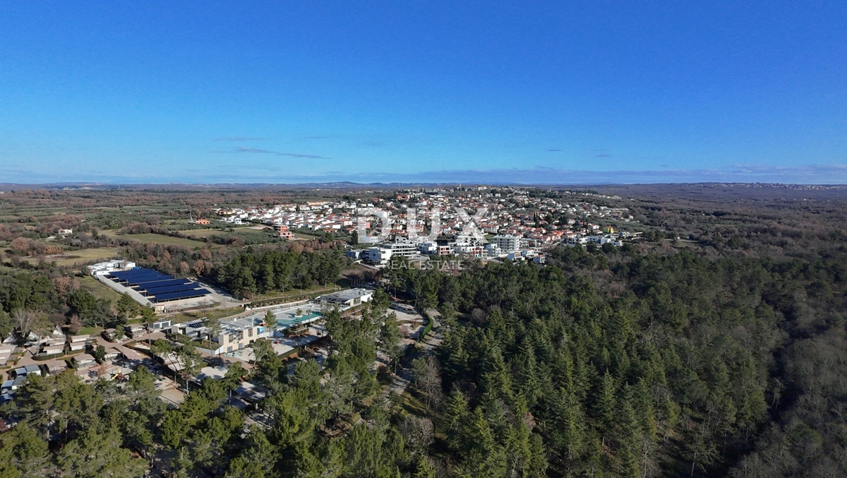 ISTRIA, POREČ - Casa bifamiliare moderna con piscina vicino a Parenzo